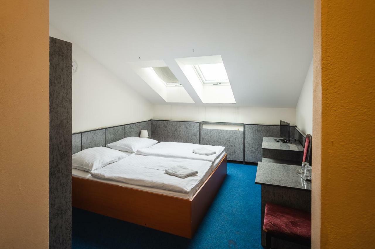 Hotel Alexander Praha Bagian luar foto