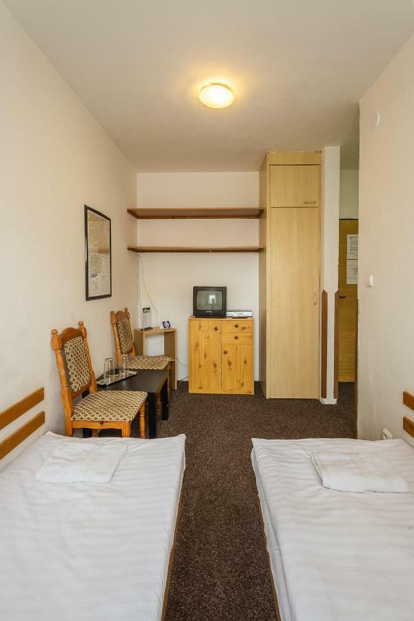 Hotel Alexander Praha Bagian luar foto