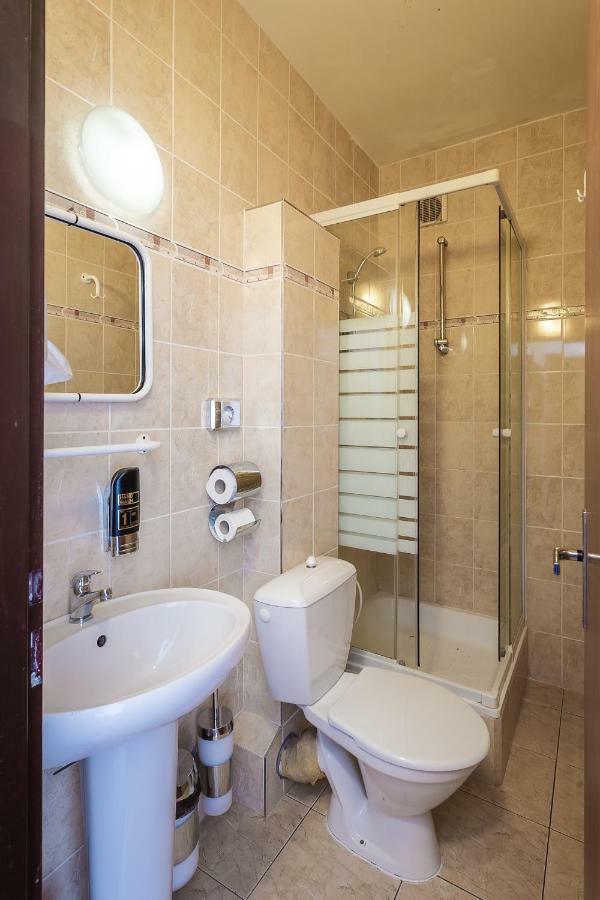 Hotel Alexander Praha Bagian luar foto