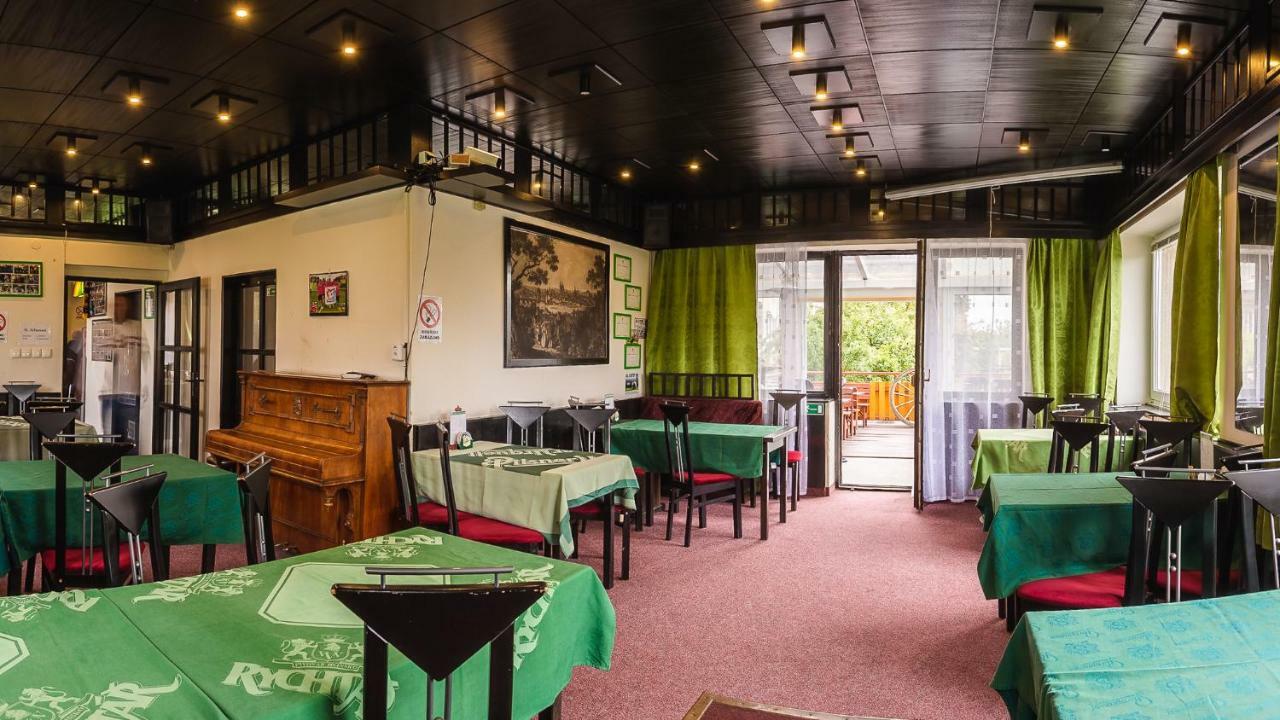 Hotel Alexander Praha Bagian luar foto